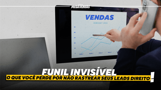 Imagem de close-up das mãos de uma pessoa segurando um tablet com um gráfico e a palavra 'Vendas'